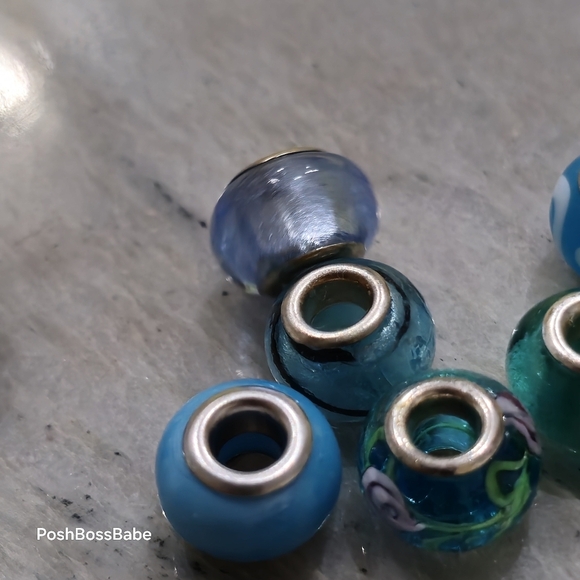 Lot of 13 European Charm Beads – Blue & Aqua Glass with Silver Tone Cores - Picture 6 of 12